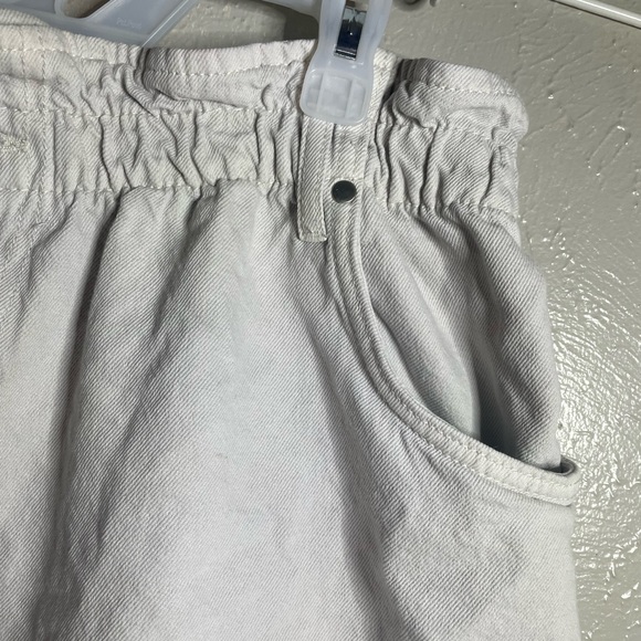Forever 21 Cream Paper Bag Shorts with Flared legs - Picture 2 of 5